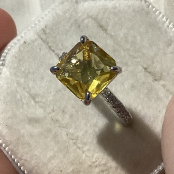 Gorgeous Canary yellow  CZ Diamond Solitaire diamond  ring - Picture 17 of 17